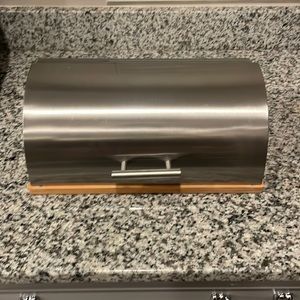 Stainless steels breadbox with bamboo base